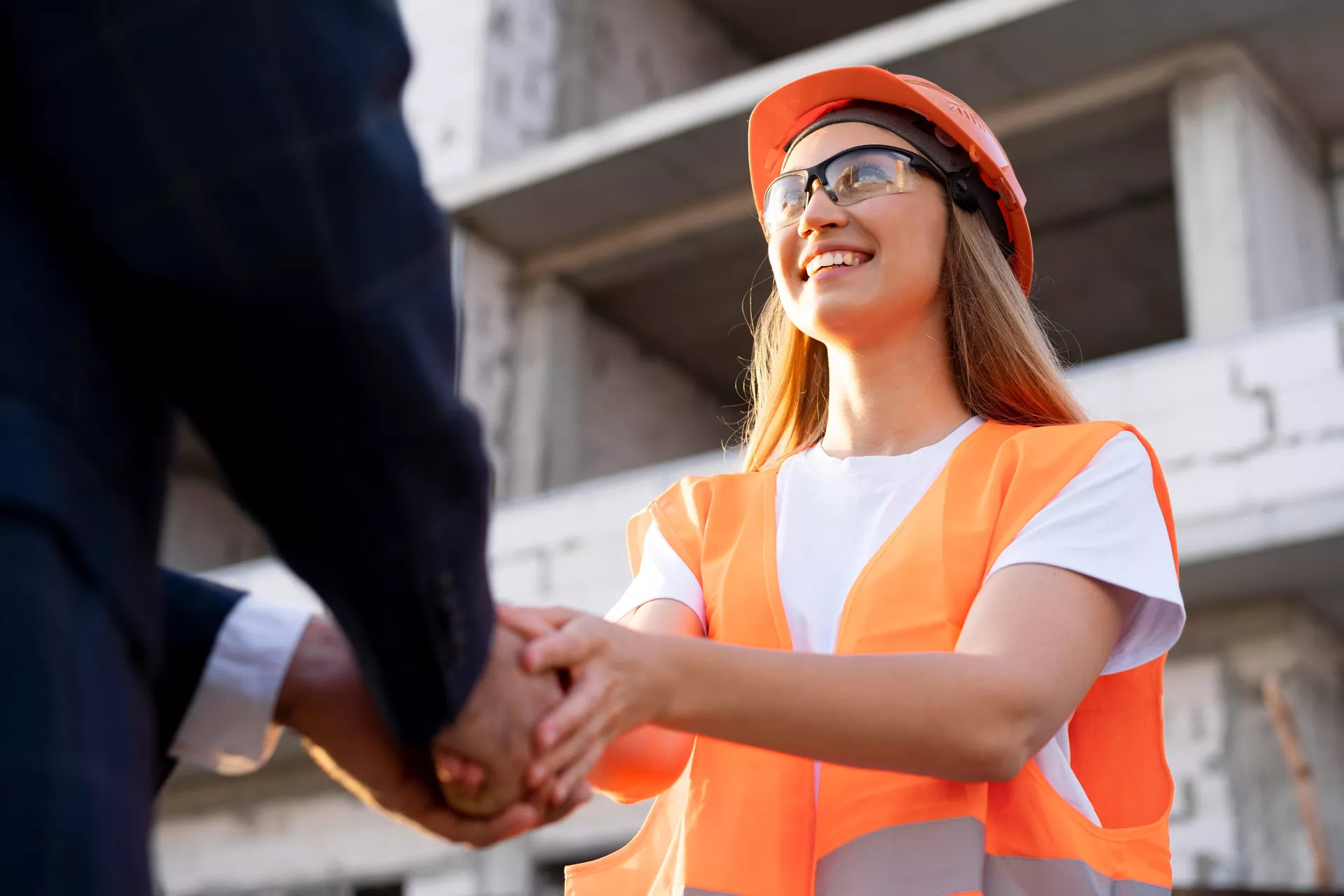 Bauarbeiterin auf der Baustelle